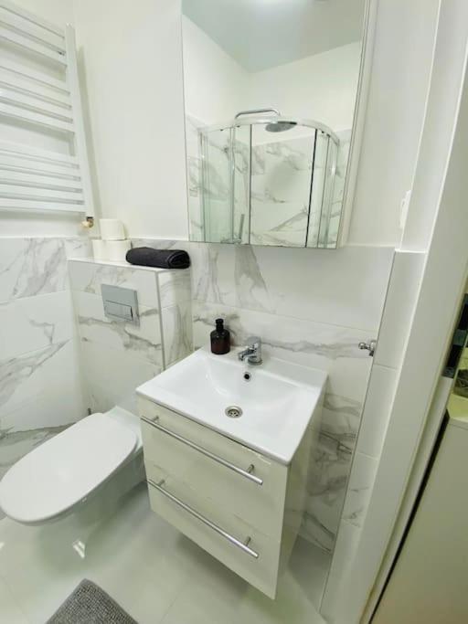 Апартаменты Bezagenta Mozart8 Studio Easy Access To City Wifi Варшава Экстерьер фото